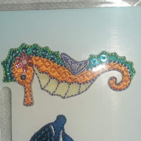 2 Iron on Patches - Picture 4 of 7